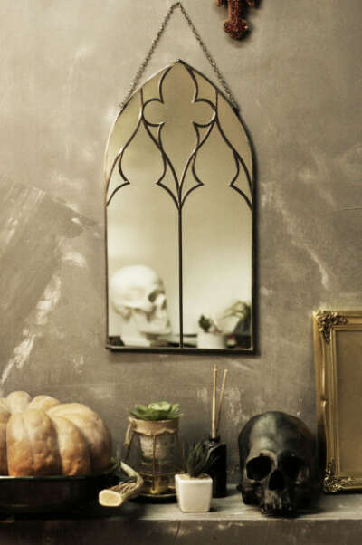 Зеркало на цепи Готика, настенное в готическом стиле