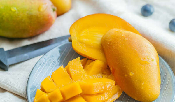 Вкусные спелые манго