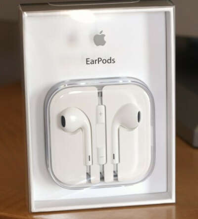 Наушники Apple EarPods с пультом дистанционного управления и микрофоном
