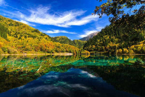 Долина Цзючжайгоу (Jiuzhaigou Valley) провинция Сычуань, Китай