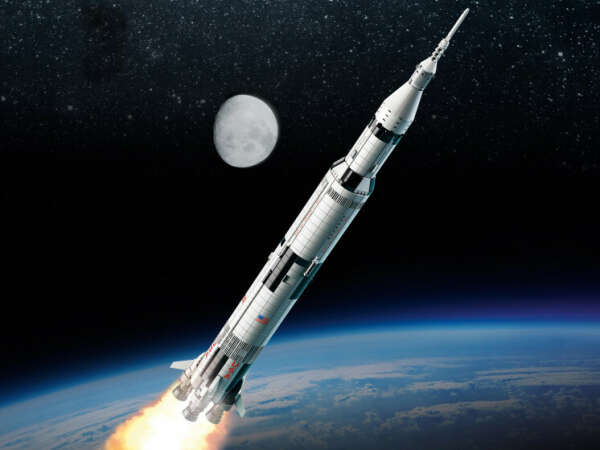 Лего Ракетно-космическая система НАСА «Сатурн-5-Аполлон»