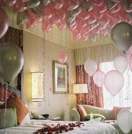 проснуться в комнате с воздушными шарами