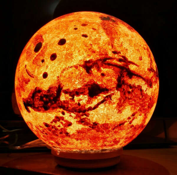 Лампа в виде планеты (красно-оранжевая)