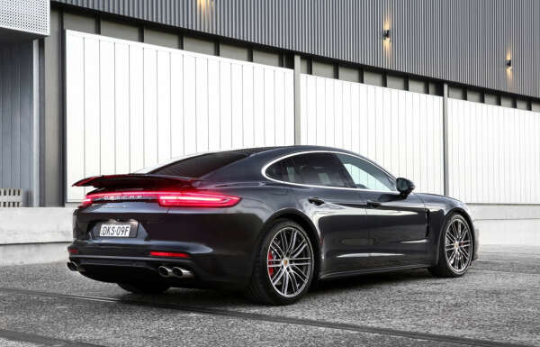 PORSCHE PANAMERA