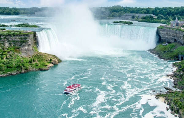 Adore The Natural Beauty Along With Niagara Falls Private Tours