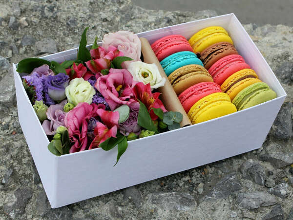 Коробка французских пирожных "Macaroons"