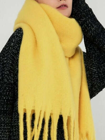 Жёлтый шарф  большой и пушистый