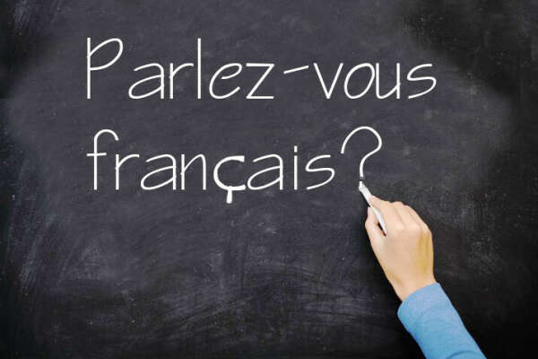 Свободно говорить по французски