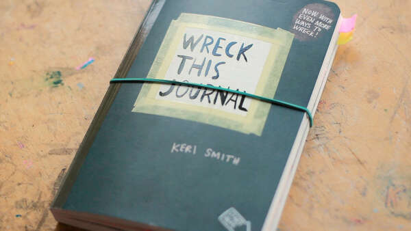 Заполнить до конца Wreck This Journal