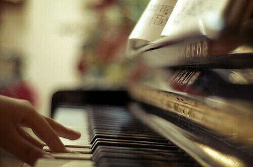 Научиться играть на фортепиано