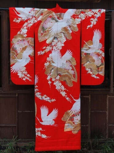 Свадебное японское кимоно "Журавли на алом"