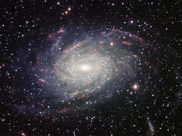 книгу  "Телескоп "Хаббл". Самые удивительные фотографии Вселенной"