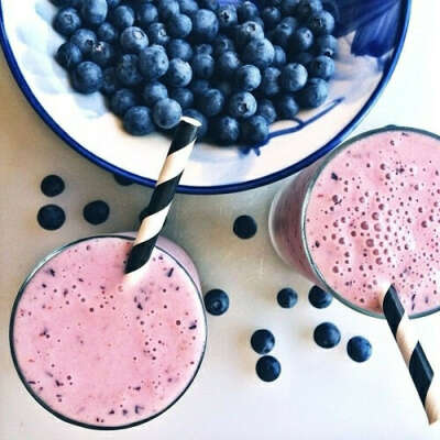 eat smoothies blueberry.