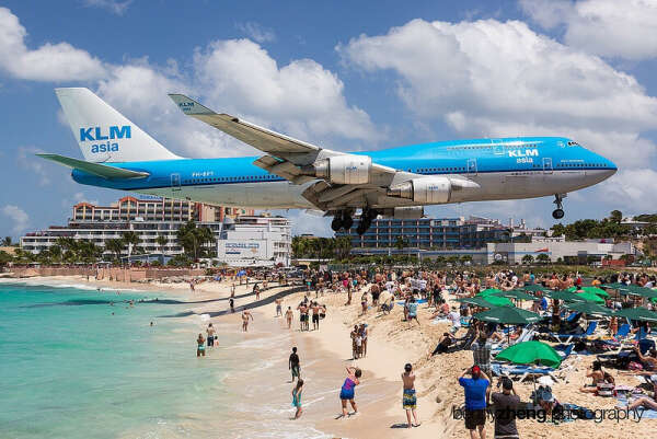 На пляж Maho Beach, Карибы