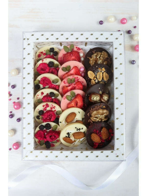 Шоколад фигурный темный / белый / ягоды / орехи / подарочный набор / 200 грамм, Ясения
