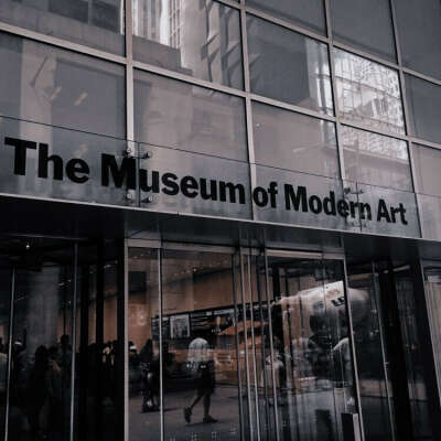 Совместный поход в музей или на выставку современного искусства