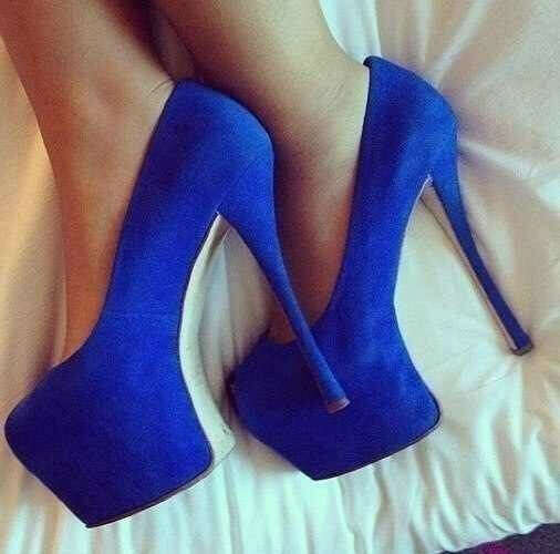 Синие бархатные туфли
