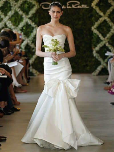 Ivory silk wedding dress by Oscar de la Renta