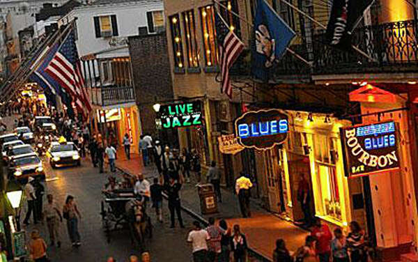 послушать джаз на Бурбон Стрит в Новом Орлеане
