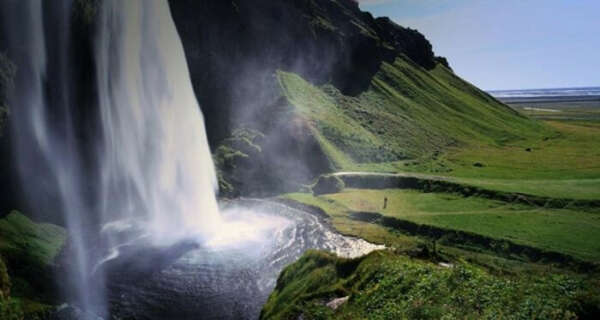 Водопад Seljalandsfoss, южный берег Исландии