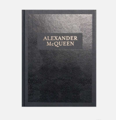 Книга Alexander McQueen