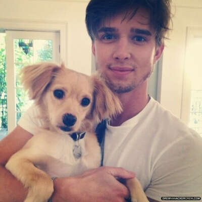 Хочу познакомиться с Drew Van Acker