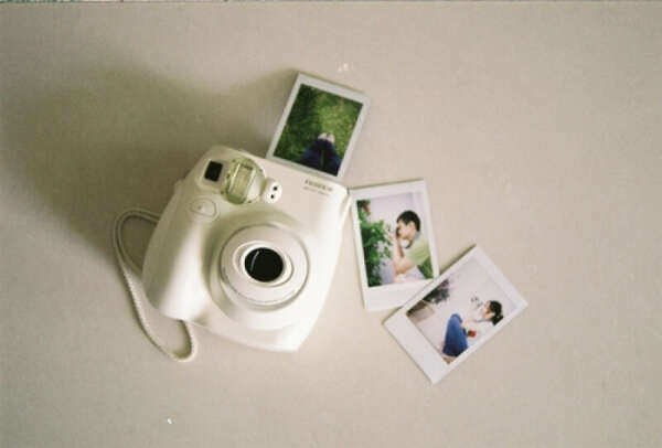 Моментальный фотоаппарат Polaroid белый, голубой или жёлтый
