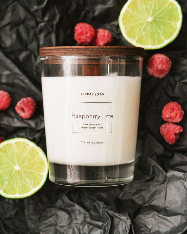 Свеча ароматическая FRIDAY 20:46 "Малина и лайм / Dome raspberry lime", 10 см х 7.5 см, 1 шт