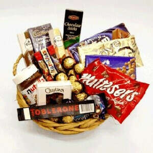 15 items chocolate basket