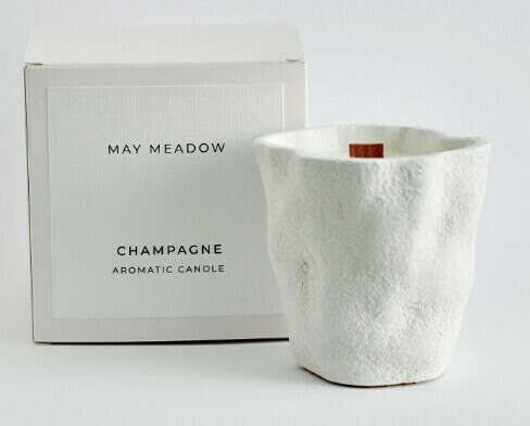 Свеча в скульптурной форме с древесным фитилем Champagne MAY MEADOW