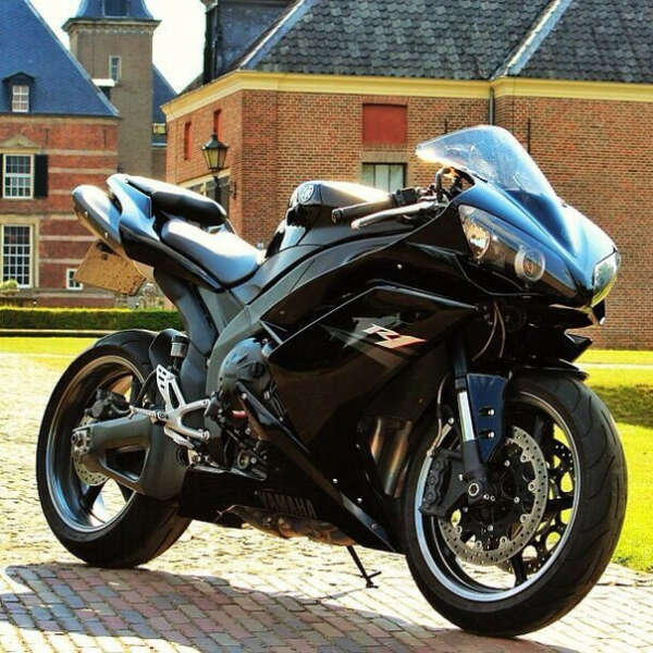 Yamaha YZF-R1