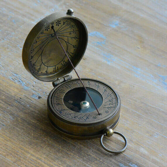 compass-necklace