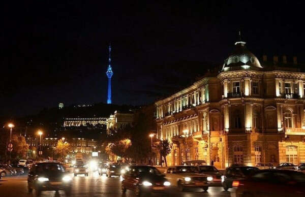 Побродить по ночному Баку