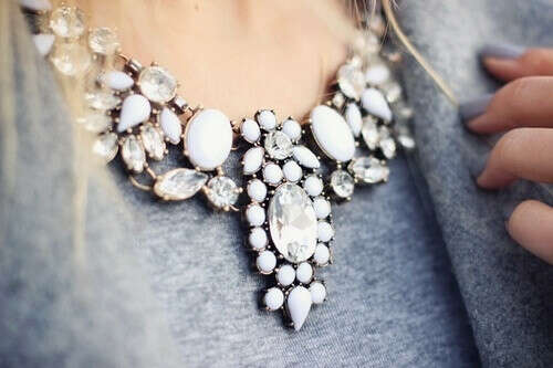 STATEMENT NECKLACE