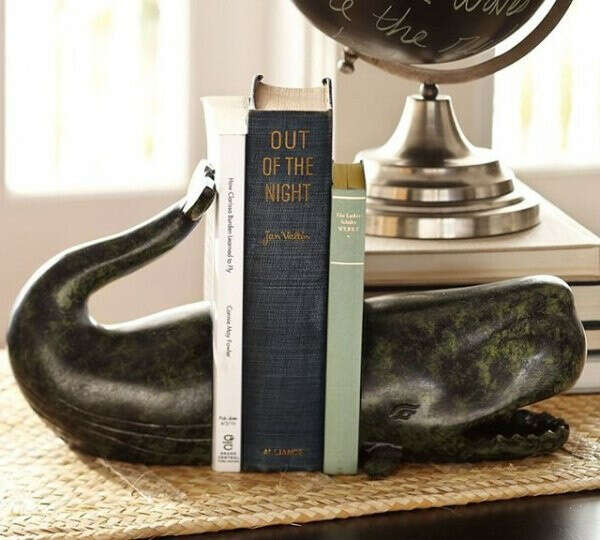 Держатель для книг в виде кита