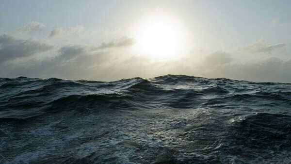 Сделать РТ в открытом океане, когда НИКОГО на сотни миль вокруг, ни видно не берега, ничего.