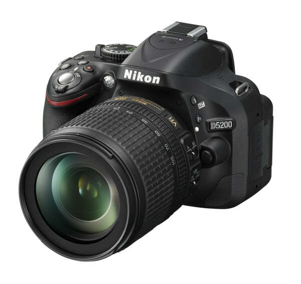 зеркальный фотоаппарат Nikon D5200 Kit