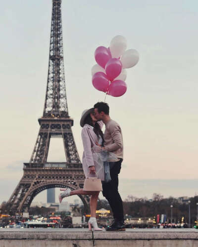 kiss under the Eiffel Tower