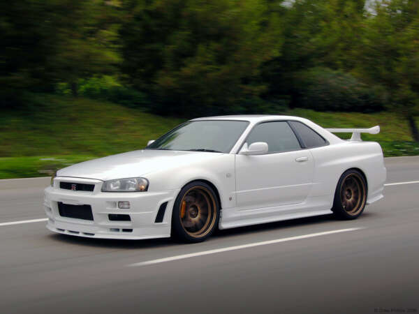 Nissan SKYLINE GT-R (R34)