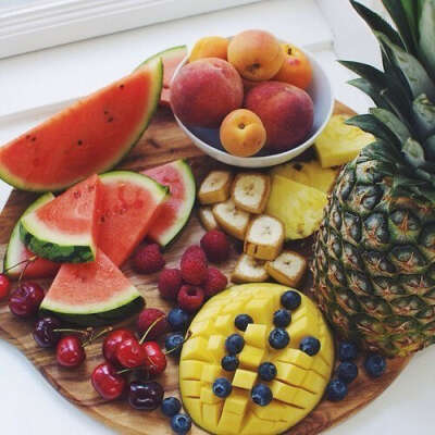 много фруктов