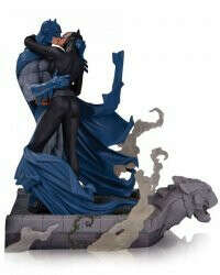 Batman Hush/ Batman & Catwoman The Kiss Stutue