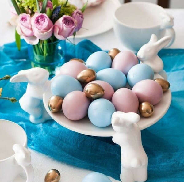 Пасхальная тарелка с зайцами