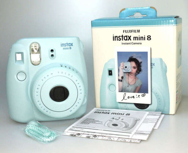 Фотокамеру Instax Mini 8