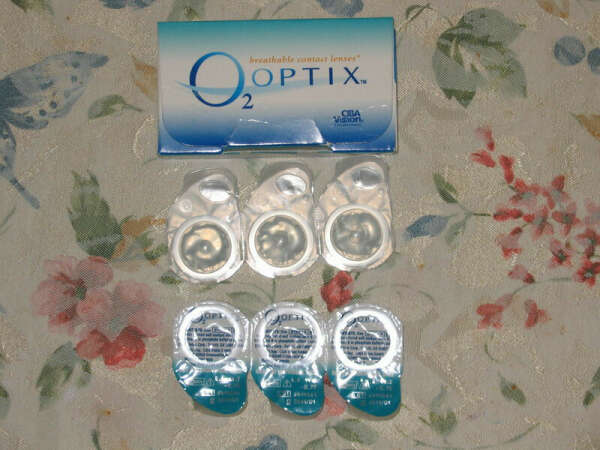 File:02 Optix contact lenses.jpg