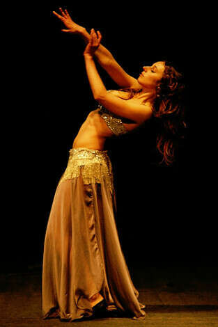 Танцевать арабские танцы. Танцовщица беллиданс Сэди. Сэди Марквардт беллиданс. Восточные танцы. Восточная танцовщица.