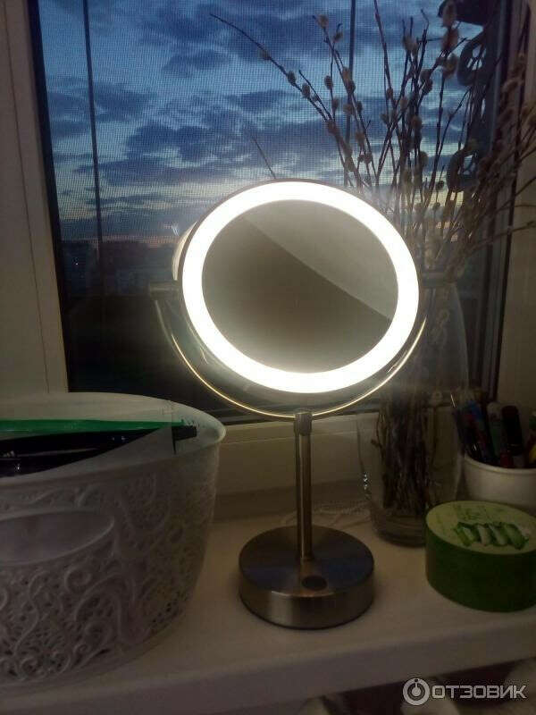 Настольное зеркало с подсветкой