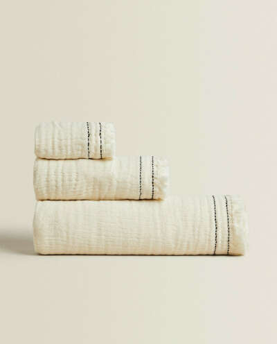 MUSLIN TOWEL WITH FRINGING