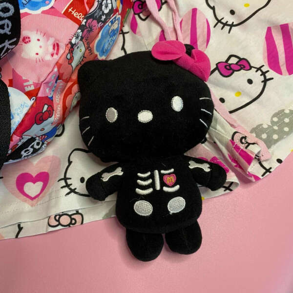 Игрушка Hello Kitty со скелетом чёрная