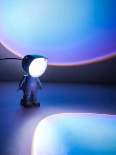 Проекционный светильник для заката в форме космонавта