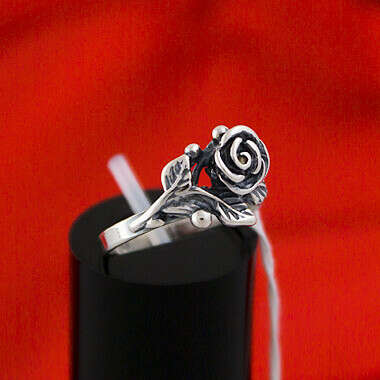 Серебряное кольцо Роза